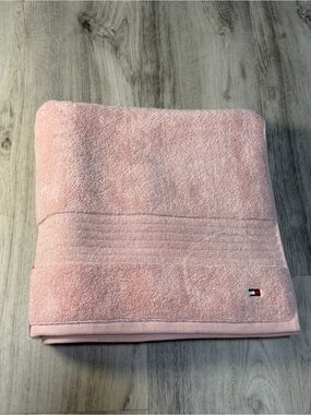 Tommy Hilfiger Light Pink Bath Towel with Branded Flag